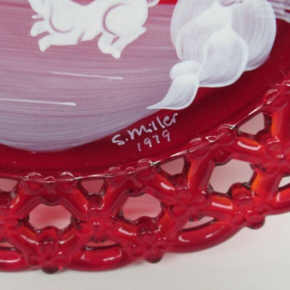 Westmoreland Red MARY GREGORY 8 1/4 In Plate Hand Painted by S. Miller 1979 - Picture 3 of 4